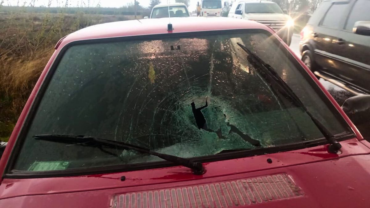 Numerosos autos quedaron destruidos en Cordón del Plata, Tupungato. Numerosos autos quedaron destruidos en Cordón del Plata, Tupungato.