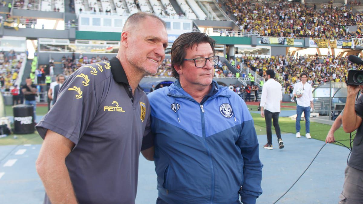 Dario Franco y Alfredo Berti, compartieron la misma escuela futbolística bajo la conducción del Loco Bielsa (UNO/Nicolás Ríos)