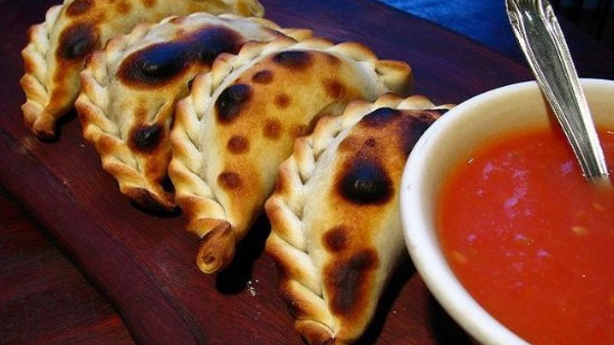 Compró 6 empanadas y quedó espantado por el excesivo precio.