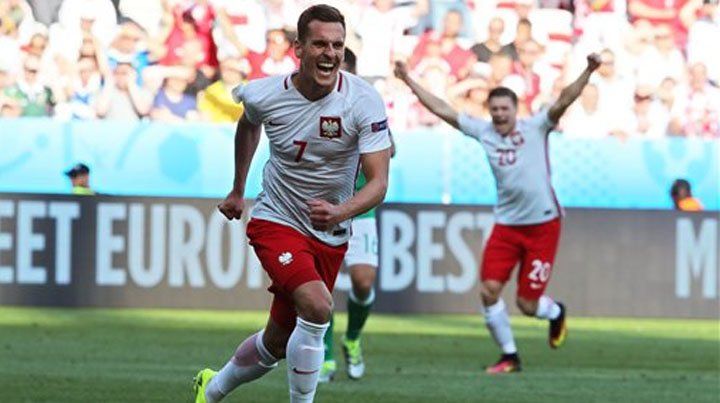 Polonia debutó con un triunfo sobre Irlanda del Norte en la Euro