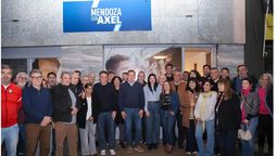Katopodis, Ferraresi, Flor Destéfanis, intendentes y dirigentes políticos del PJ que apoya la candidatura de Kicillof a presidente se reunieron en la inauguración de la sede en Ciudad.&nbsp;
