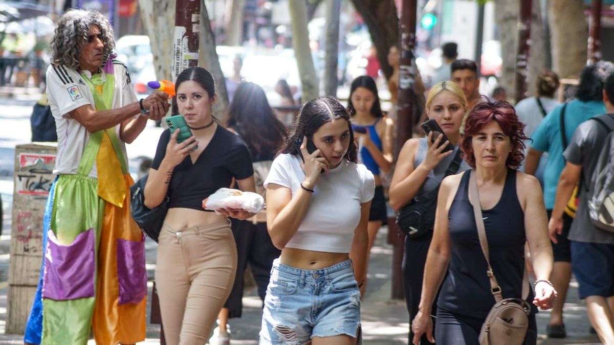 El pronóstico del tiempo trae un respiro para quienes sufren el calor en Mendoza. Este sábado habrá que estar atentos a las tormentas.