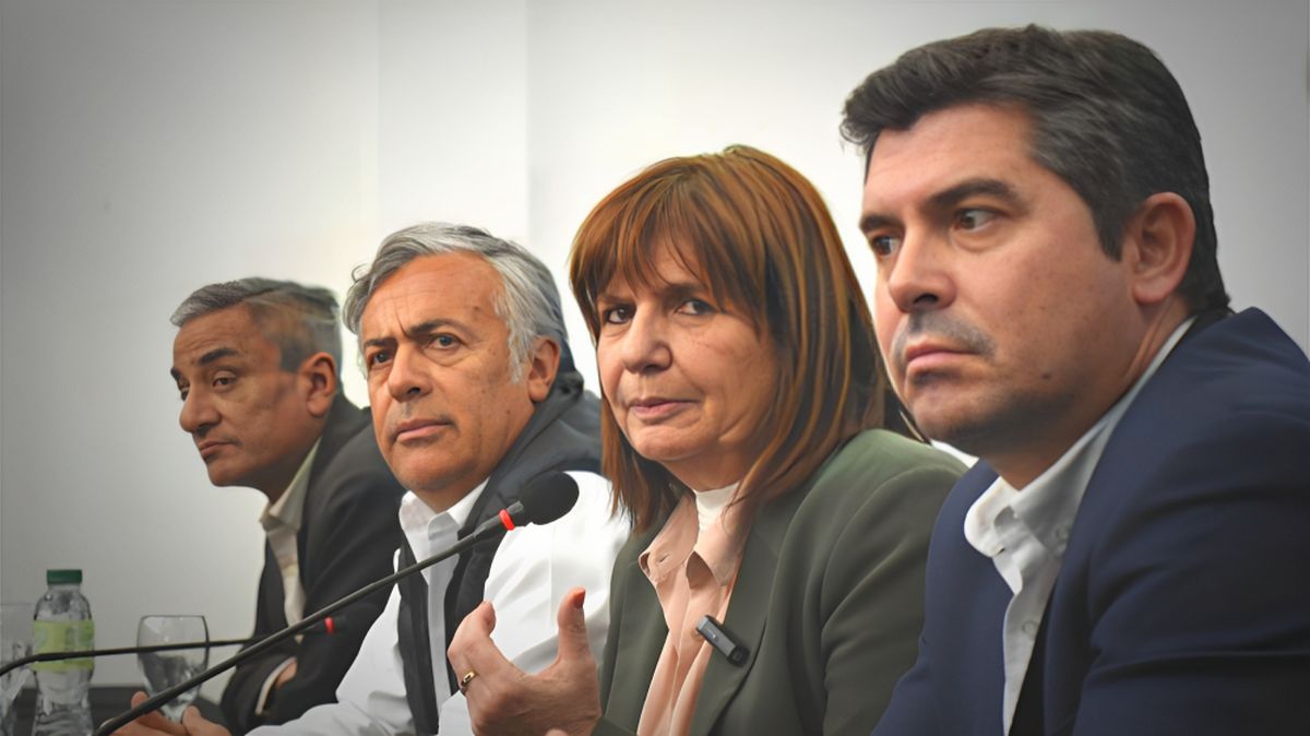Marcelo Orrego (derecha) junto a la ministra de Seguridad, Patricia Bullrich y el gobernador de Mendoza, Alfredo Cornejo. Marcelo Orrego (derecha) junto a la ministra de Seguridad, Patricia Bullrich y el gobernador de Mendoza, Alfredo Cornejo.