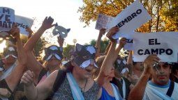 También hubo protestas y escraches en los actos por el Bicentenario del Cruce