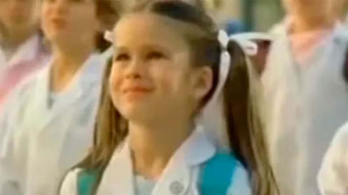 Julieta Poggio interpretó a Dolores Argentina en el spot político de Cristina Kirchner en 2007.