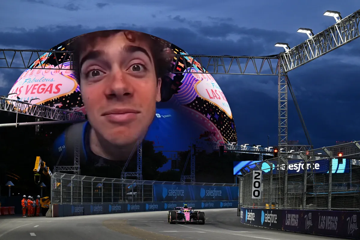 Franco Colapinto en la pista y en la Sphere que sirve de marco al GP de Las Vegas de Fórmula 1.