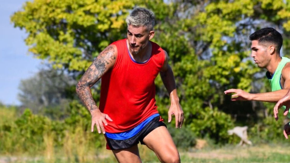 Yair Marín tiene 34 años y logró dos ascensos. En Mendoza jugó en Atlético Palmira, Gimnasia y Esgrima e Independiente Rivadavia. Yair Marín tiene 34 años y logró dos ascensos. En Mendoza jugó en Atlético Palmira, Gimnasia y Esgrima e Independiente Rivadavia.