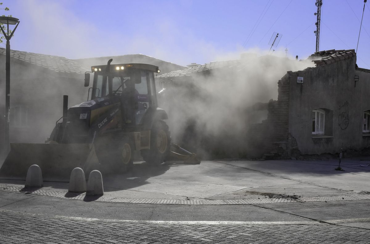 La casa de Quintana y Avellaneda de Guaymallén funcionaba como aguantadero de una banda de al menos 6 integrantes que se dedicaba a robar comercios en la zona. La casa de Quintana y Avellaneda de Guaymallén funcionaba como aguantadero de una banda de al menos 6 integrantes que se dedicaba a robar comercios en la zona.