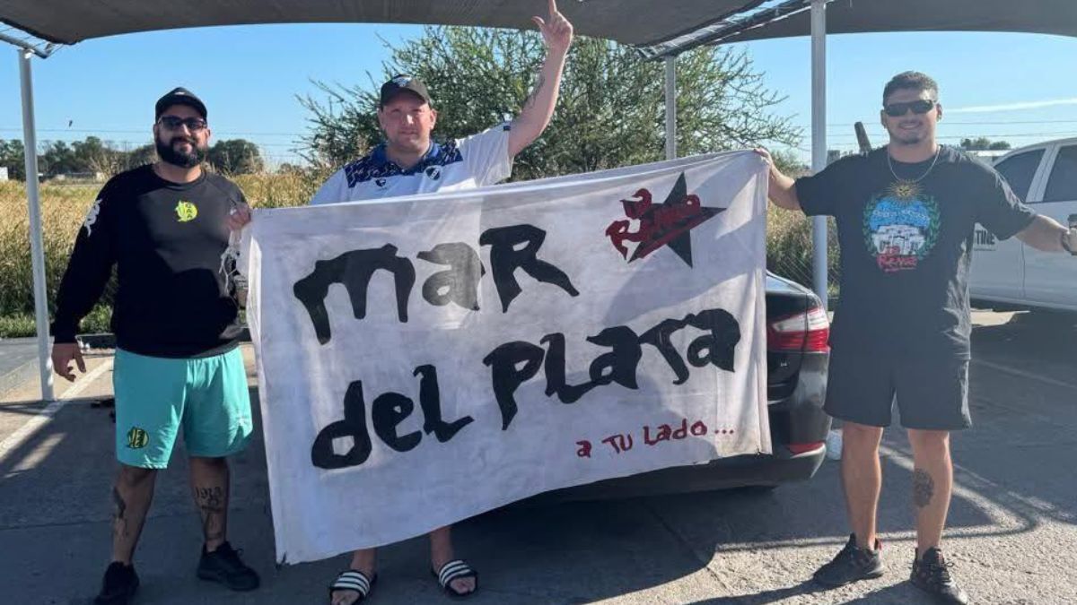 Fanáticos de La Renga, oriundos de Mar del Plata, cruzaron literalmente el país para ver el recital en San Rafael. Fanáticos de La Renga, oriundos de Mar del Plata, cruzaron literalmente el país para ver el recital en San Rafael.