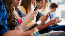 Las redes sociales juegan un papel fundamental en el voto joven para las elecciones 2025. Las redes sociales juegan un papel fundamental en el voto joven para las elecciones 2025.