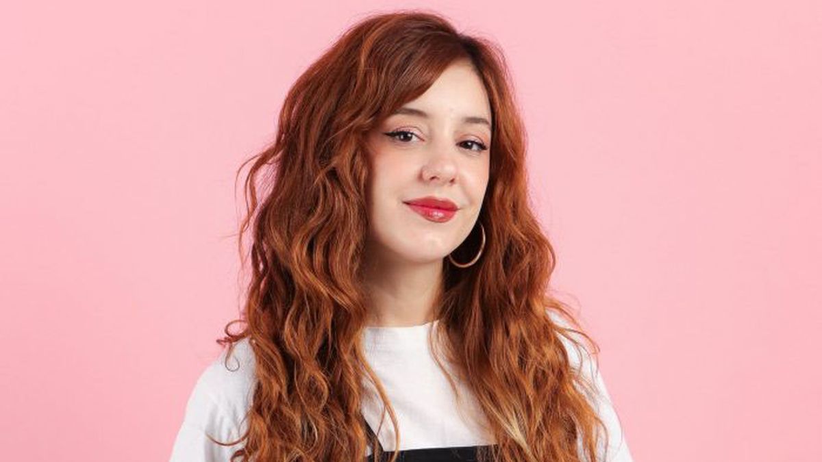 La historiadora cordobesa Pupina Plomer presenta su show este domingo.