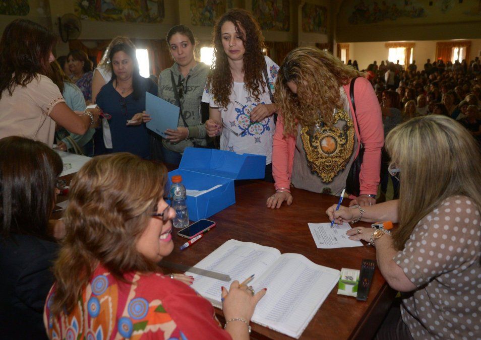 Este jueves 17 de agosto se publicó el decreto para abrir concursos de traslado e ingreso para el cargo de secretario docente de Mendoza, en el ámbito de la DGE. La carpeta de presentación de antecedentes se recibirá a partir de octubre.