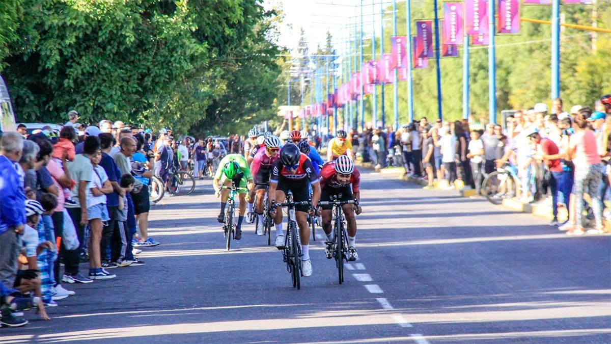La Vuelta de Mendoza atrae a la gente con todo su colorido.