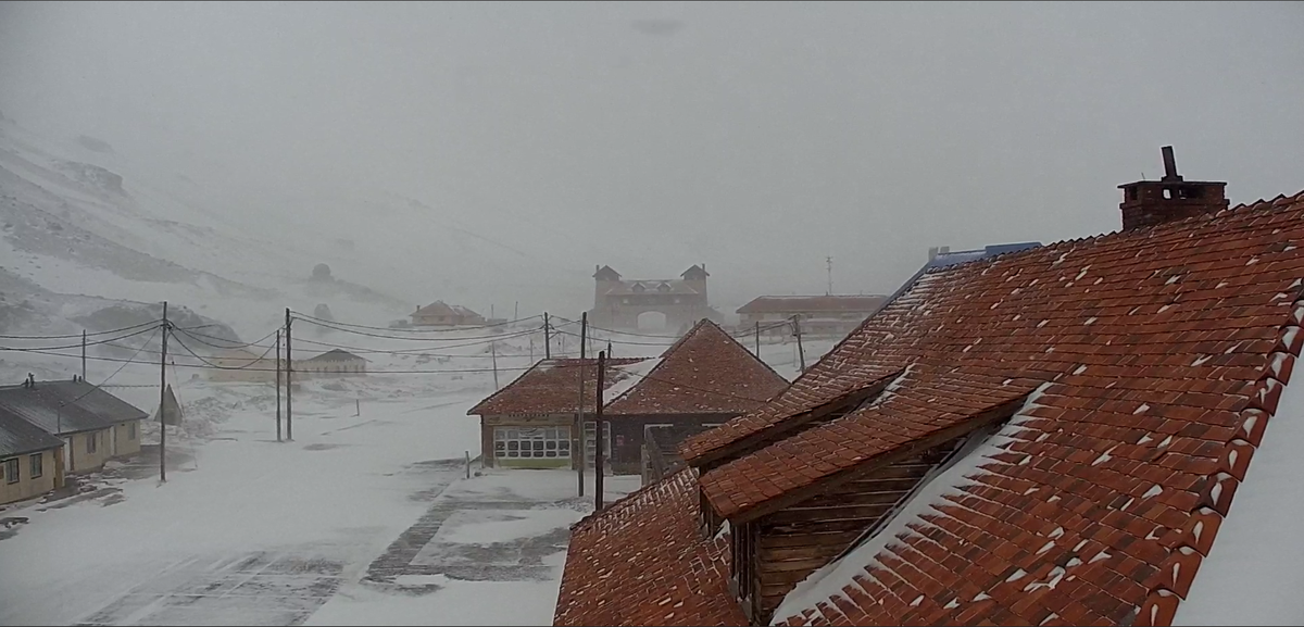 Este era el panorama en alta montaña el miércoles y jueves, si bien con un poco de viento blanco, la nieve yo llegó a acumularse.