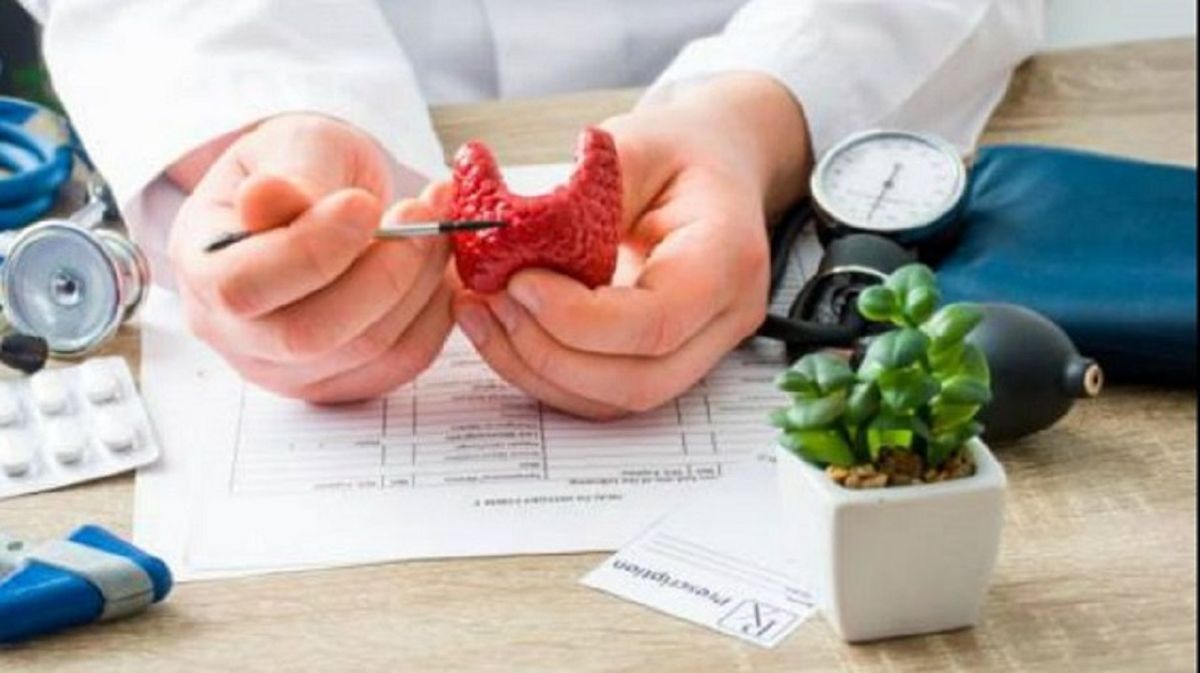 Infertilidad en mujeres jóvenes, ronquera,fatiga,aumento o pérdida de peso son algunos de los síntomas que pueden presentar el paciente.