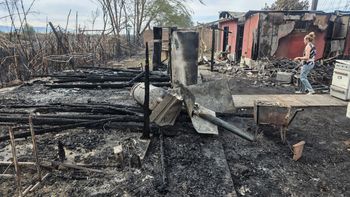 Un incendio arrasó varias casas en el límite entre Guaymallén y Lavalle y los vecinos reclaman soluciones