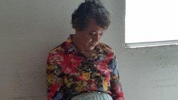 Se disfrazó de su madre de 60 años para hacer el examen de conducir en su lugar