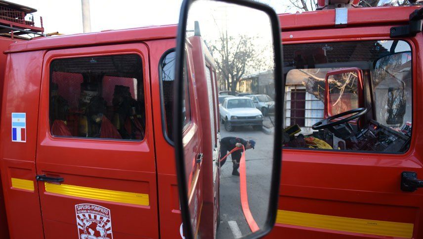 La dotación de los Bomberos Voluntarios de Luján de Cuyo se vio mermada por la aparición de un caso de Covid-19 en uno de los integrantes, por lo que se debió aislar a toda la guardia, ocho efectivos más, bajo la sospecha de estar contagiados.