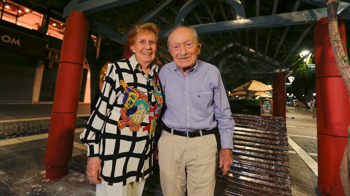 Paseos, trabajo, familia y rutina. La vida de Sara (95) y de Moisés (100), un canto a la vida.