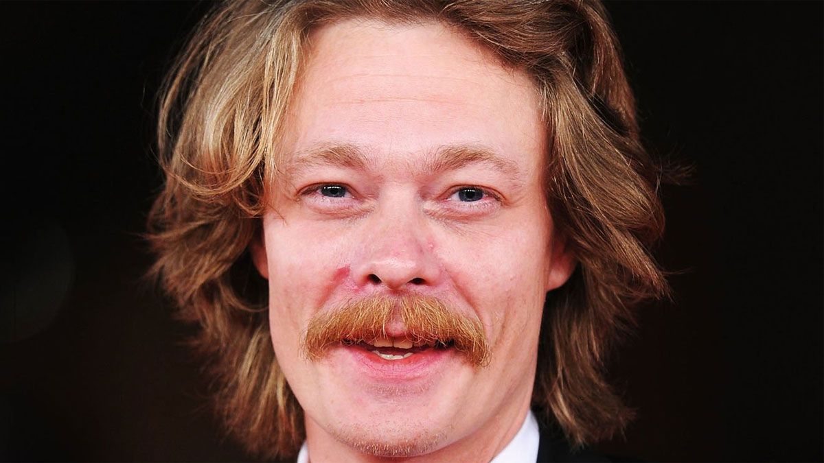 Kristoffer Joner se robó todos los elogios al interpretar a Freddy en la serie de Netflix.