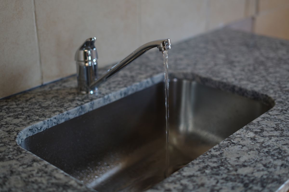 Las cocinas de las casas de Tupungato entregadas este miércoles tienen terminaciones de granito en las mesadas. Las cocinas de las casas de Tupungato entregadas este miércoles tienen terminaciones de granito en las mesadas.