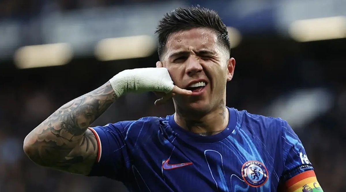 Enzo la rompió en los Blues.