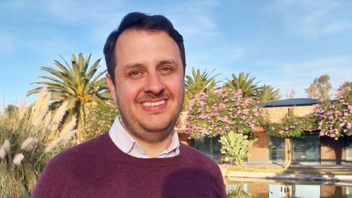 Lautaro Jiménez es el precandidato a gobernador por la Lista A del Frente de Izquierda de los Trabajadores para las PASO 2023 en Mendoza.