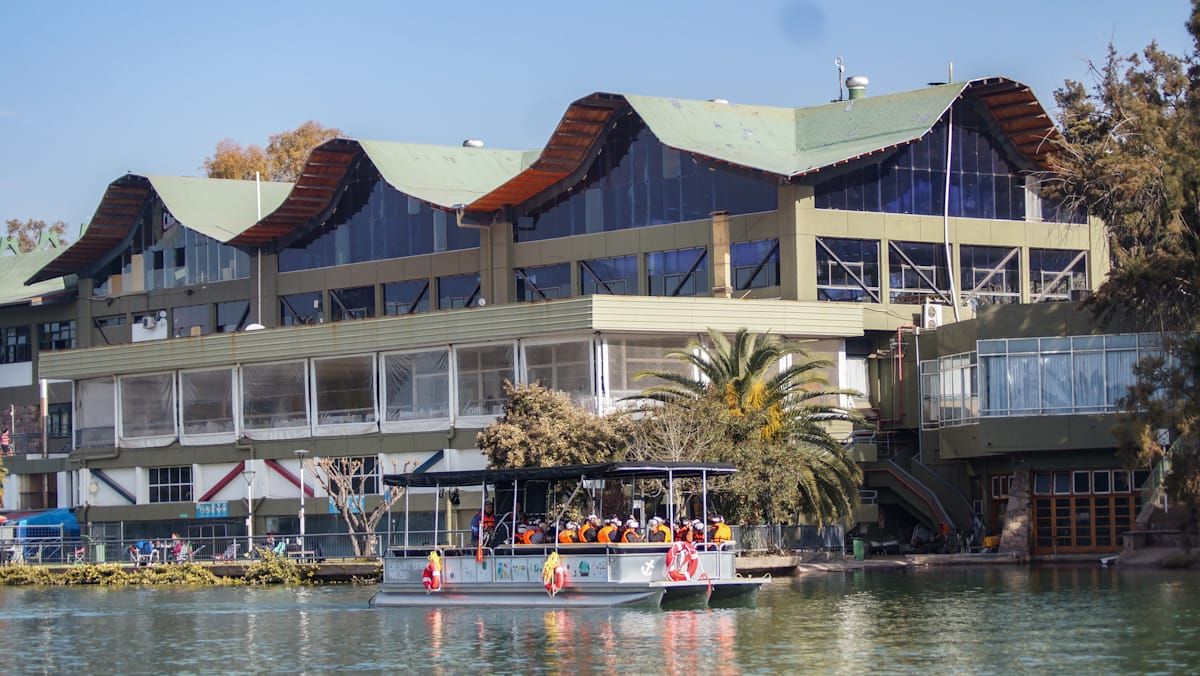 La Nueva Cuyanita frente al Club Regatas. La Nueva Cuyanita frente al Club Regatas.