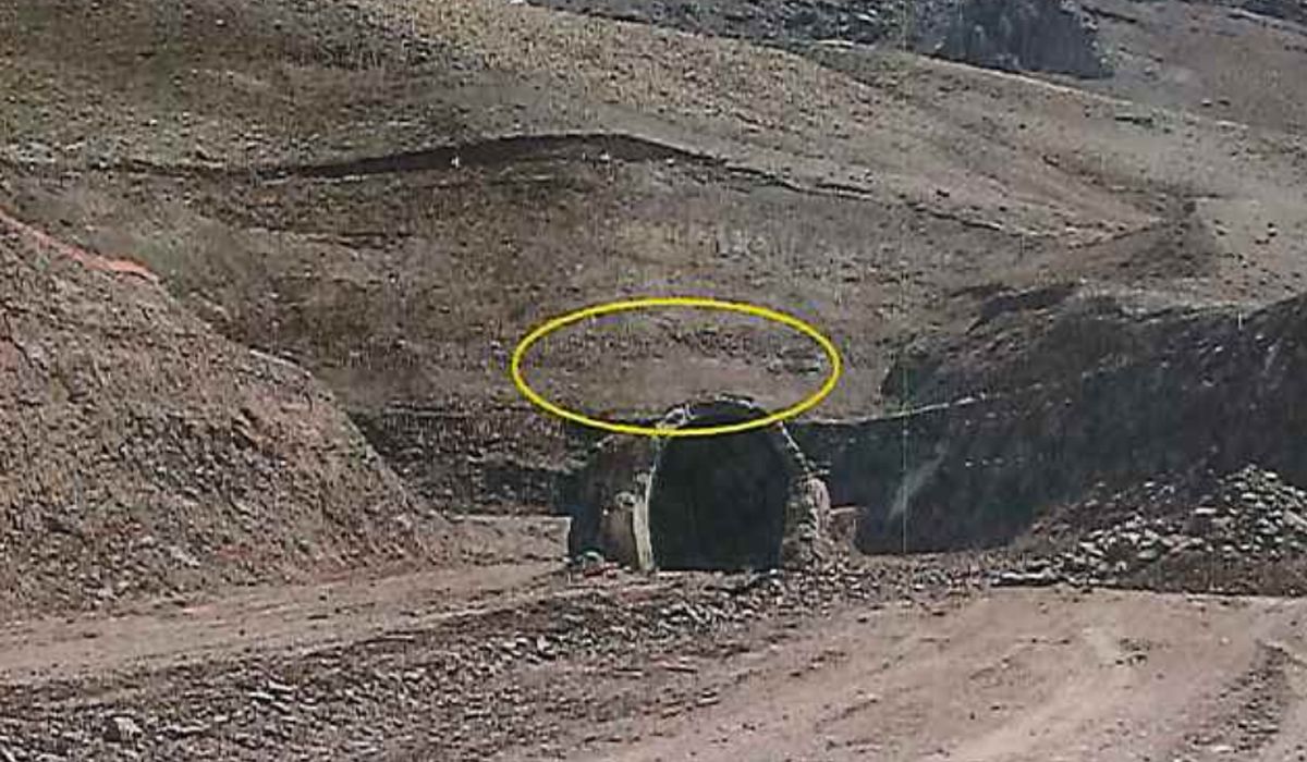 Allí se encontraron los palos de contención del antiguo túnel ferroviario.