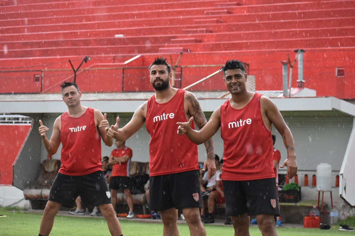 Oscar Amaya a la derecha junto a Britos y San Román .