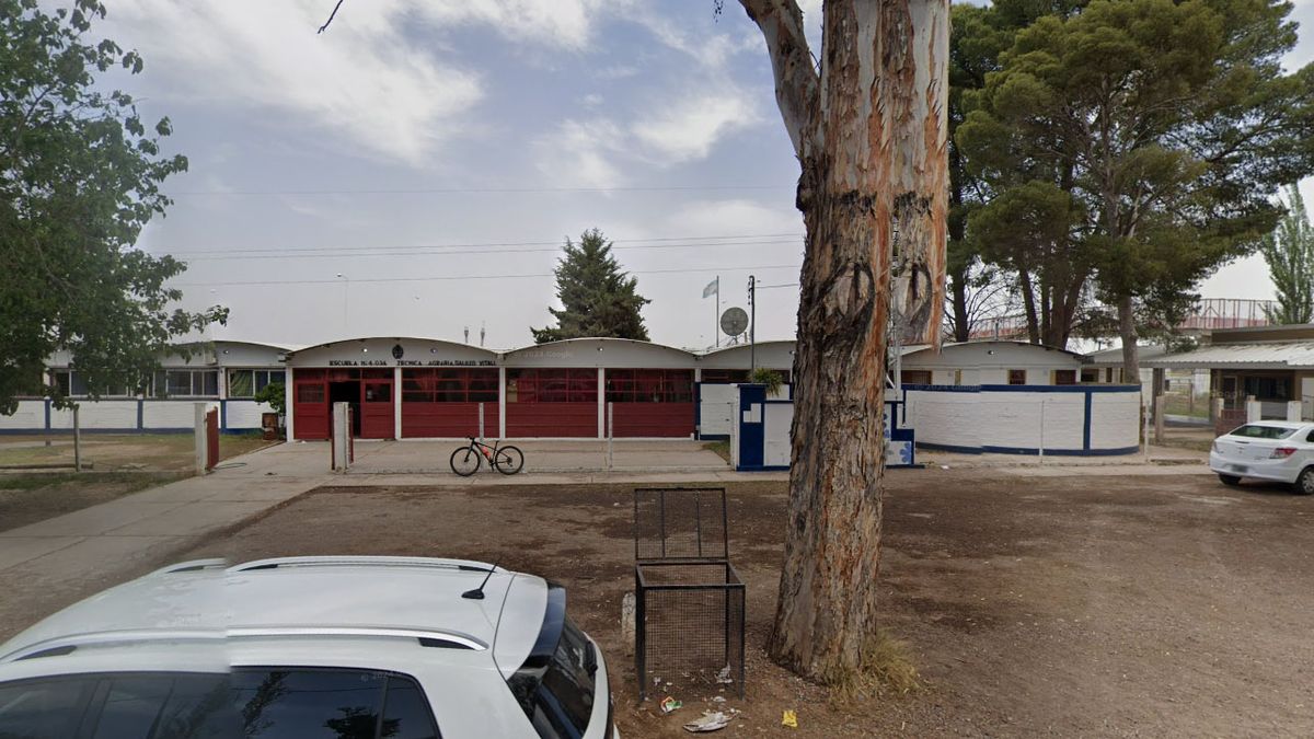 La escuela Galileo Vitali, de La Paz, fue el centro de atención por una alumna que llevó un arma de aire comprimido. 