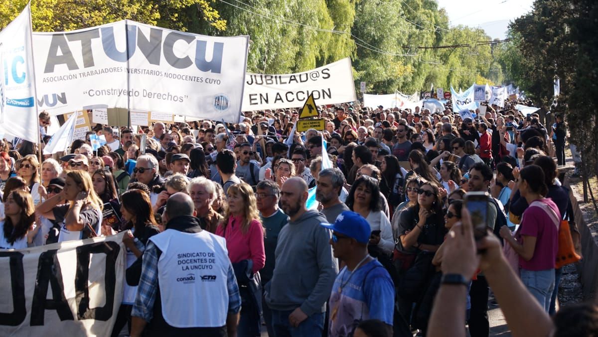 Unas 40 mil personas marcharon por las calles mendocinas en abril. 