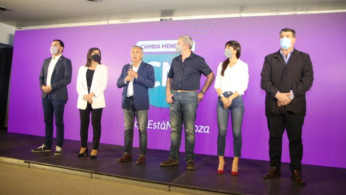 PASO 2021: festejos en el búnker del Frente Cambia Mendoza tras conocerse los primeros resultados de las Elecciones 2021