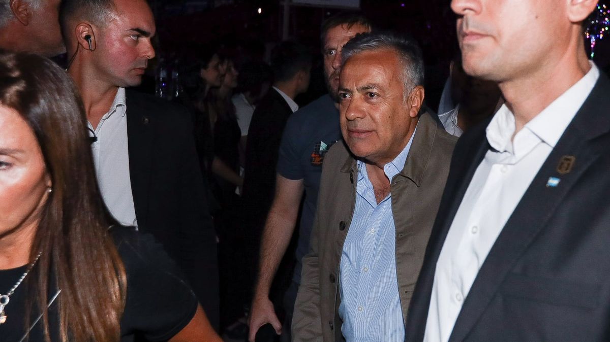 Alfredo Cornejo llegó unos minutos después de que empezó el espectáculo de la Fiesta de la Vendimia 2024. Alfredo Cornejo llegó unos minutos después de que empezó el espectáculo de la Fiesta de la Vendimia 2024.