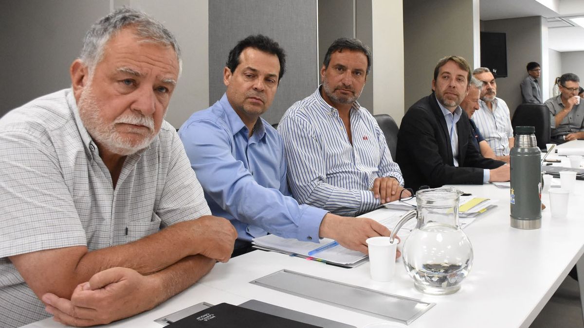 La oposición no acompañó el despacho favorable de las 34 DIAs del Malargüe Distrito Minero Occidental. La oposición no acompañó el despacho favorable de las 34 DIAs del Malargüe Distrito Minero Occidental.