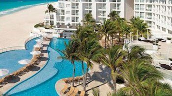 Él murió de un infarto y ella ahogada por él cuando tenían sexo en el jacuzzi de un hotel