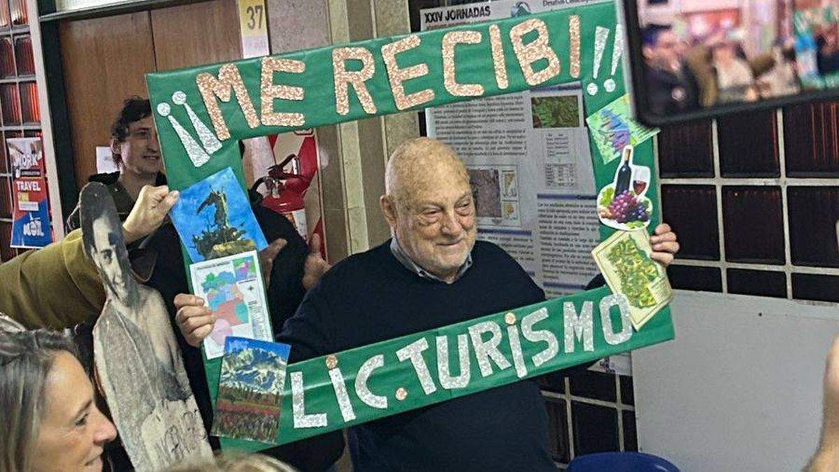 En el medio de la carrera Hugo se contagió de Covid. Fue hospitalizado. Se recuperó y siguió estudiando. En el medio de la carrera Hugo se contagió de Covid. Fue hospitalizado. Se recuperó y siguió estudiando.