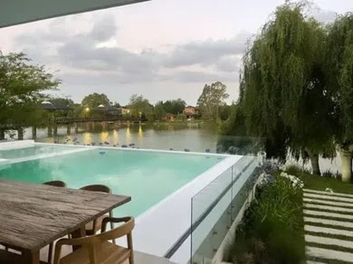 Piscina de la casa de Wanda Nara en Nordelta. Piscina de la casa de Wanda Nara en Nordelta.