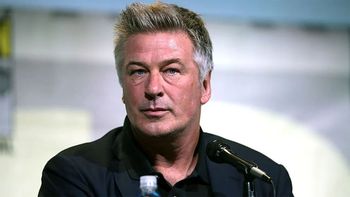 Alec Baldwin habló tras la muerte de Halyna Hutchins, a quien le disparó de forma accidental en el set de filmación