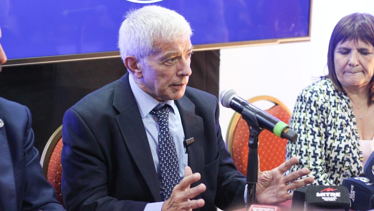 El ministro de Justicia, Mariano Cúneo Libarona, llegó a Mendoza para presentar el sistema acusatorio en las causas federales que se tramiten en Cuyo. El ministro de Justicia, Mariano Cúneo Libarona, llegó a Mendoza para presentar el sistema acusatorio en las causas federales que se tramiten en Cuyo.