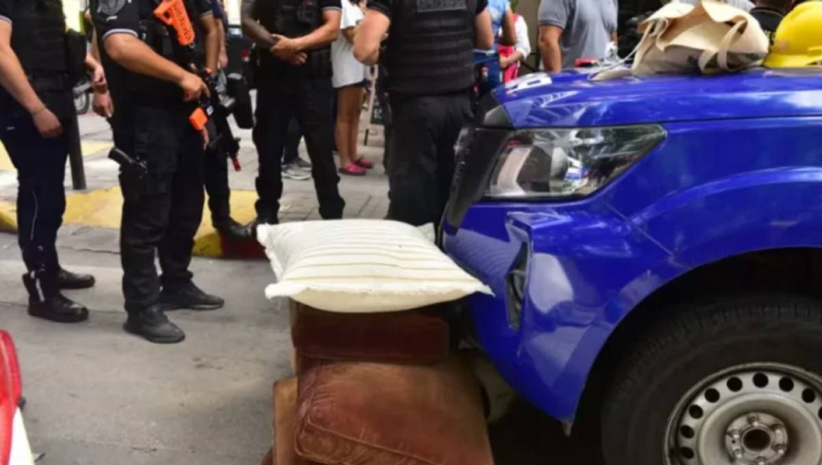 La insólita muerte de un ladrón: tiró almohadones y saltó desde un séptimo piso