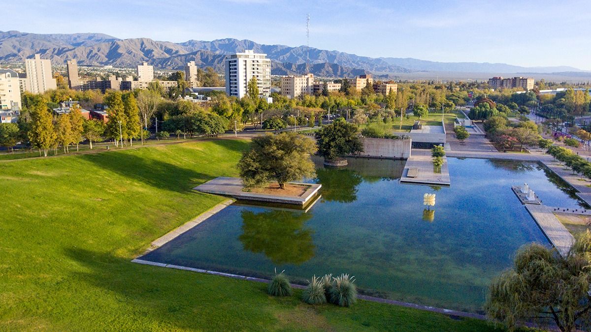 El Parque Central, un sitio muy concurrido de la Ciudad de Mendoza. El Parque Central, un sitio muy concurrido de la Ciudad de Mendoza.