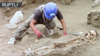 Hallaron los esqueletos de 56 niños sacrificados en un antiguo ritual en Perú