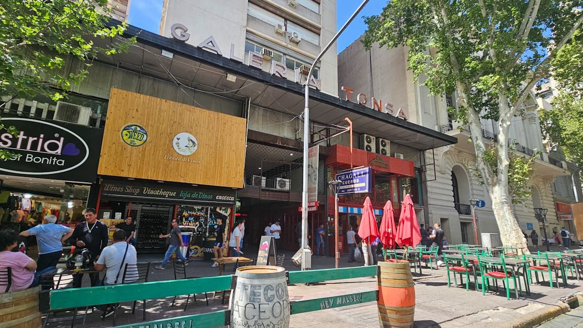 Las cámaras de seguridad de la Galería Tonsa sirvieron para saber que Jesús Lucero entró al centro comercial, pero nunca salió. Las cámaras de seguridad de la Galería Tonsa sirvieron para saber que Jesús Lucero entró al centro comercial, pero nunca salió.