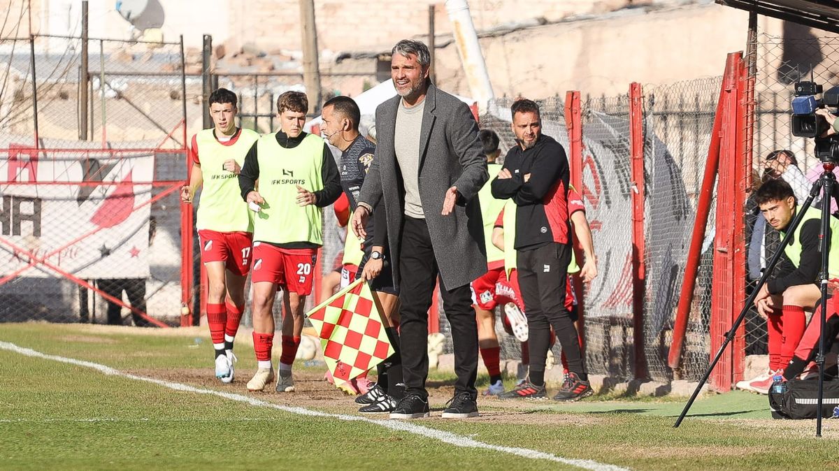 Juan Manuel Sara se fue conforme tras el triunfo del Deportivo Maipú.&nbsp; &nbsp;Foto: Cristian Lozano.&nbsp;
