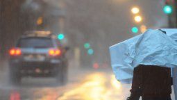 El SMN emitió durante la madrugada del lunes dos alertas por tormentas fuertes en el norte y en el centro del país, incluyendo la zona centro de Mendoza. Foto: NA.