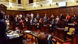 El Senado trata el proyecto de Suarez para eliminar los cargos equiparados