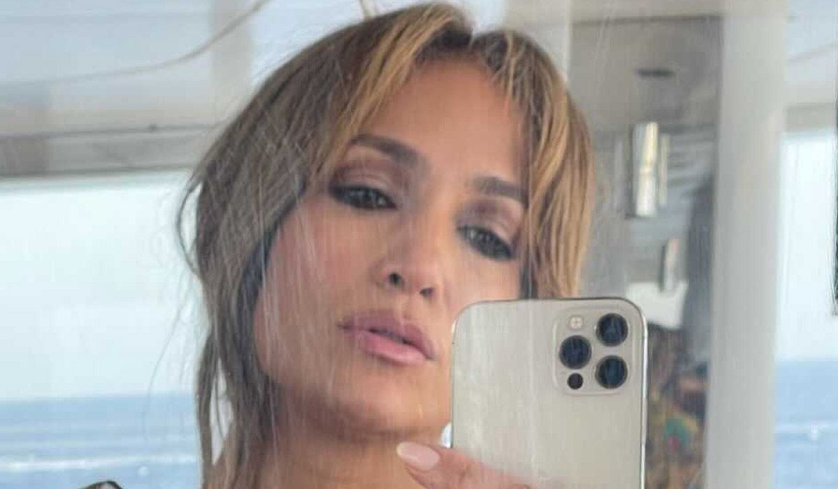 Jennifer López presumió sus 52 en micro bikini: ¡OMG! 