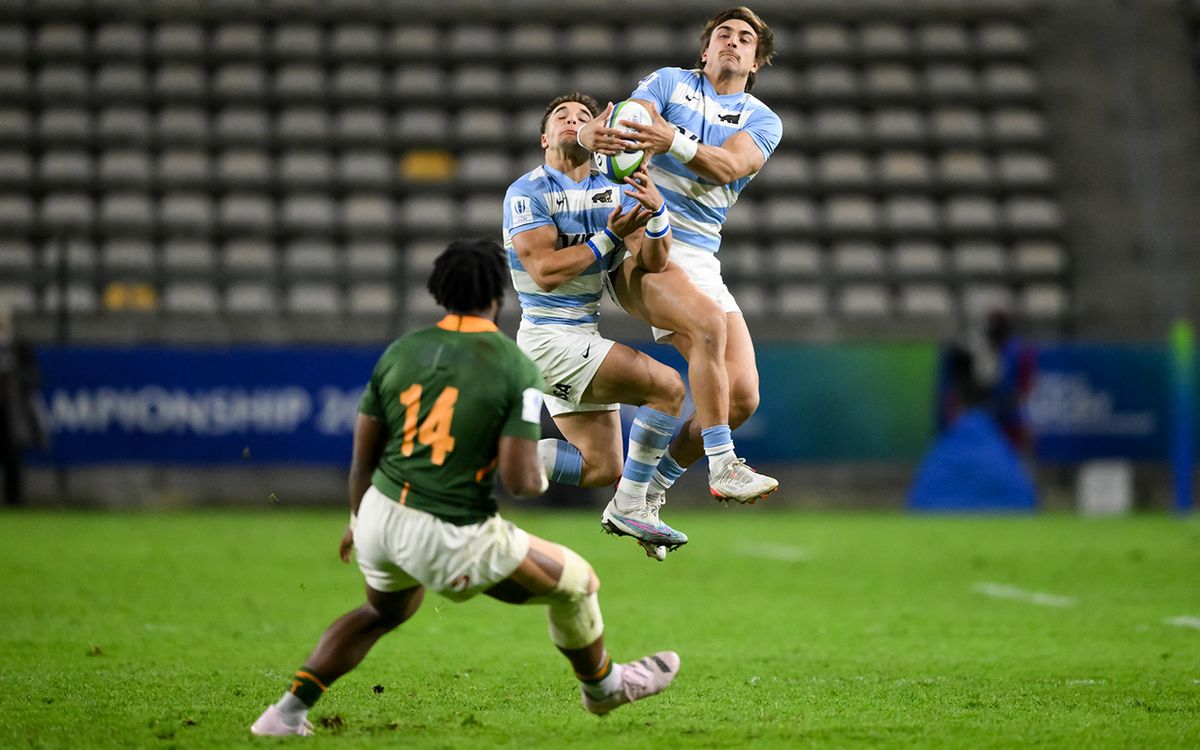 Soler y el mendocino Lucero buscan una pelota en lo alto Soler y el mendocino Lucero buscan una pelota en lo alto