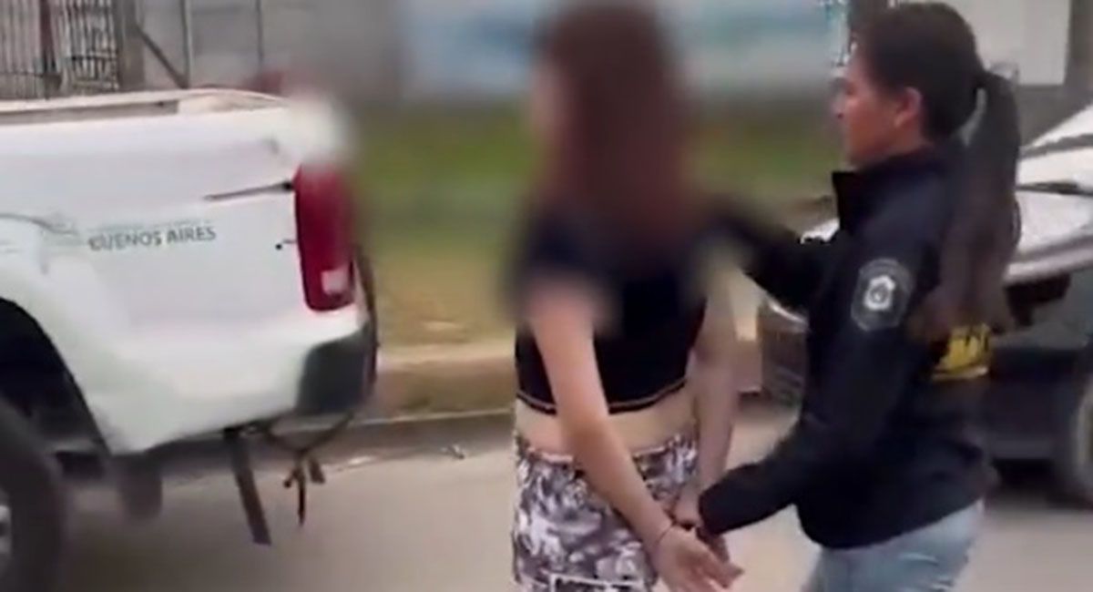 La joven mujer fue detenida cuando salía de su casa luego de una compleja investigación y acusada de homicidio agravado La joven mujer fue detenida cuando salía de su casa luego de una compleja investigación y acusada de homicidio agravado